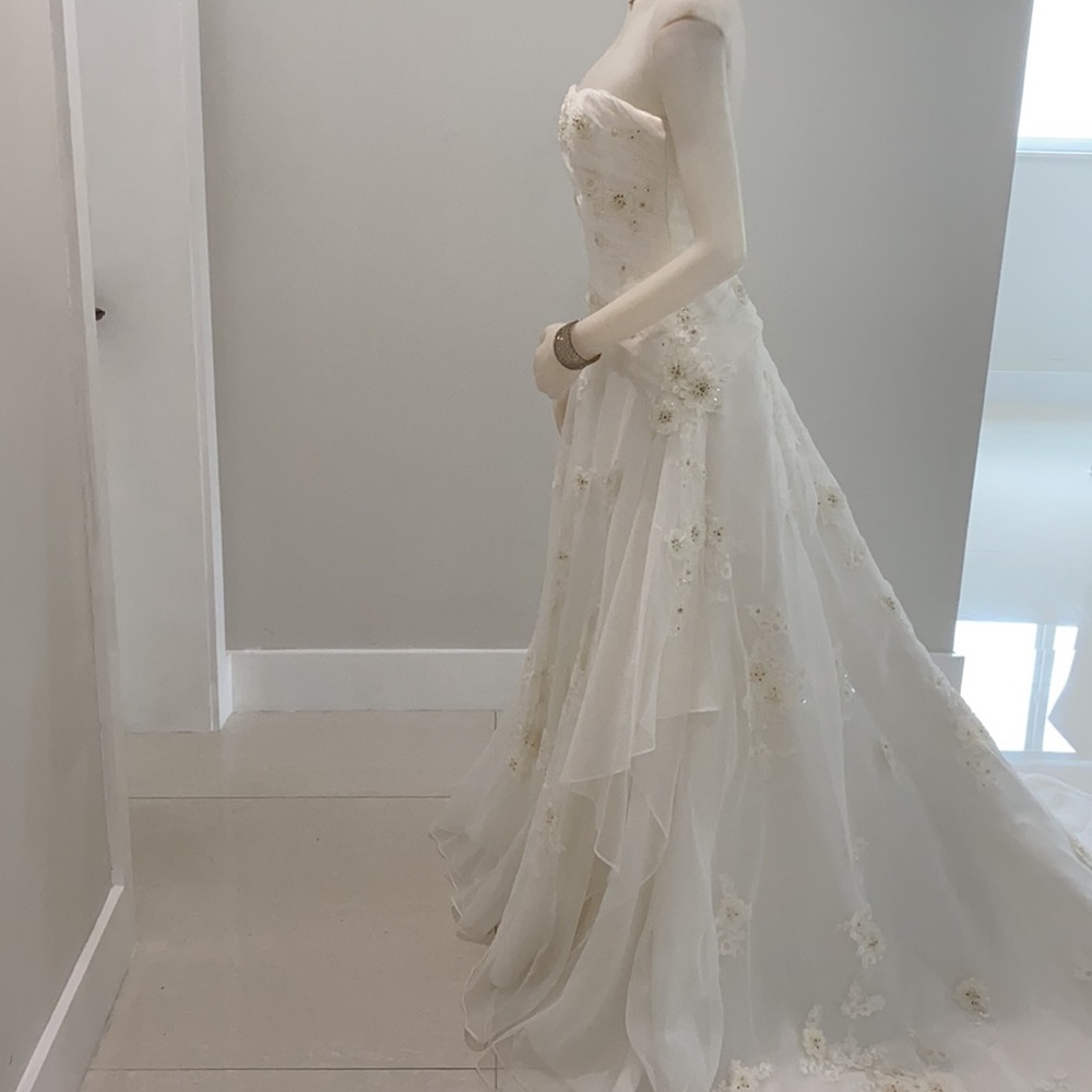 Dress - Picture 3 of 3